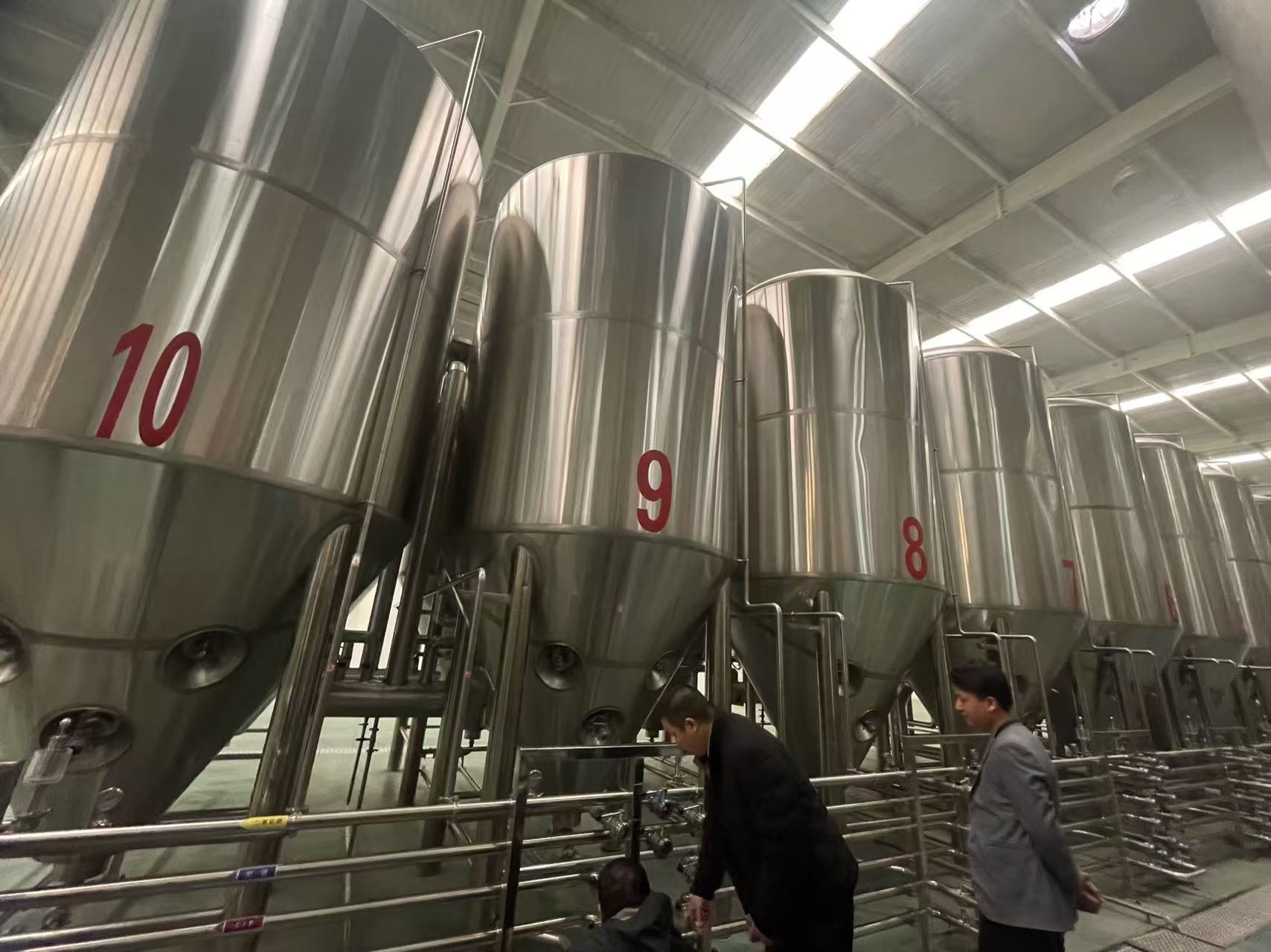 渭南精酿啤酒设备厂—平面布置、设备设计、制造、调试、培训等一条龙服务